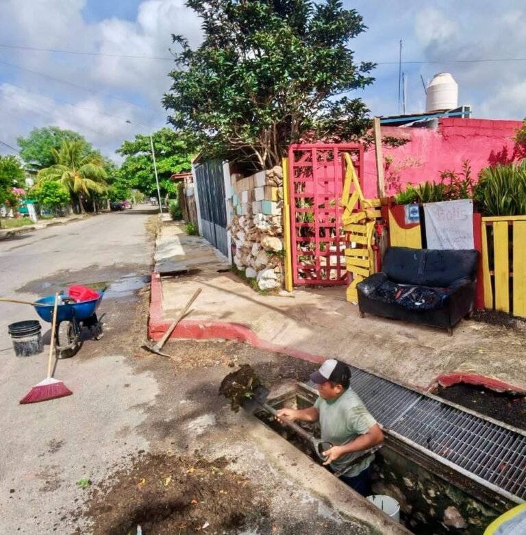 Refuerza Edwin Bojórquez mantenimiento urbano con limpieza de rejillas, bacheo y atención a áreas verdes en Kanasín