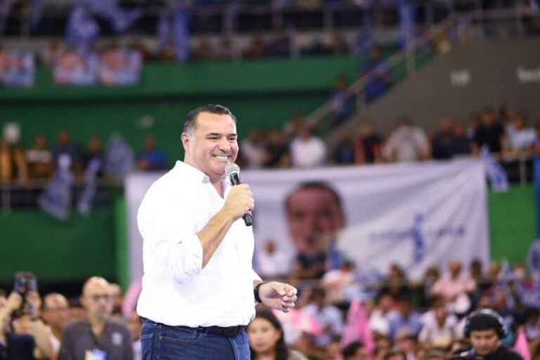 Al coro de “Gobernador” “Gobernador” Miles de panistas se entregan con entusiasmo a Renán Barrera Concha