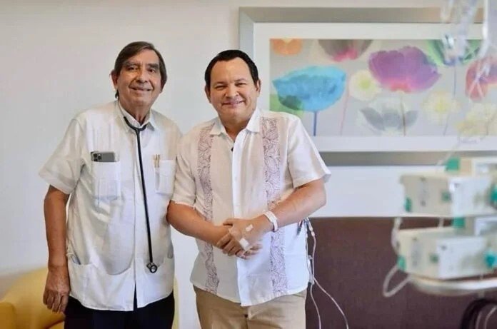 La falsedad de Huacho no tiene limites hace promesa de acceso universal a la salud en Yucatán desde un hospital de lujo privado