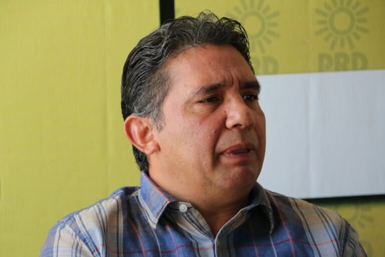 Desesperación se apodera de Alejandro Cuevas; amenaza a adultos mayores para que voten por él