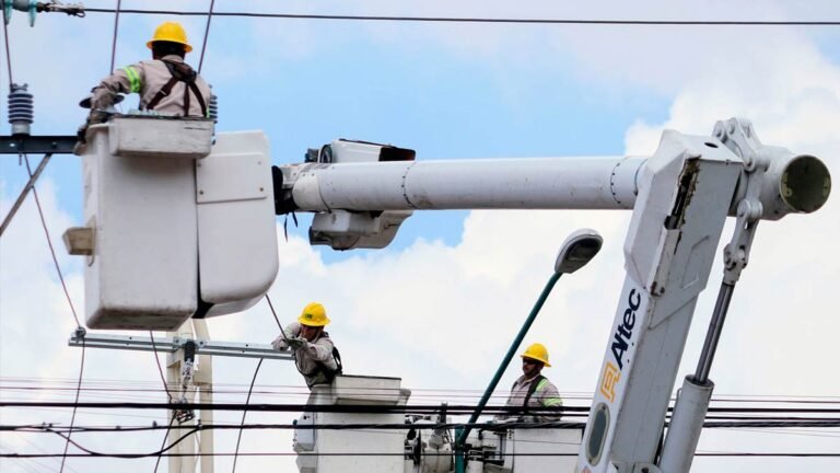 CFE Recupera el 98% del Servicio Eléctrico en Estados Afectados por el Frente Frío No. 24