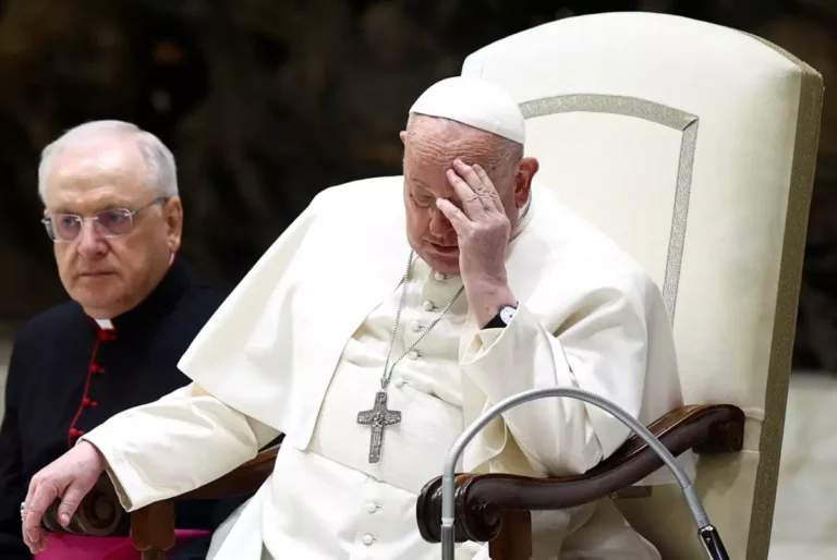 Papa Francisco pasó una noche tranquila, señala el Vaticano