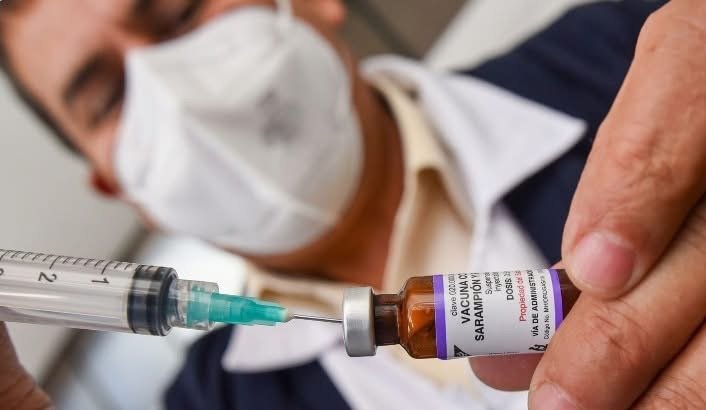 Los 51 mil millones del programa de vacunación que “se ahorraron”… mientras la salud esperaba