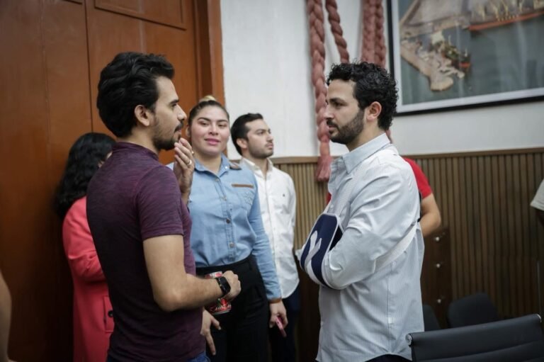 Milo Barrera se reúne con jóvenes emprendedores para impulsar la innovación y el talento en Yucatán