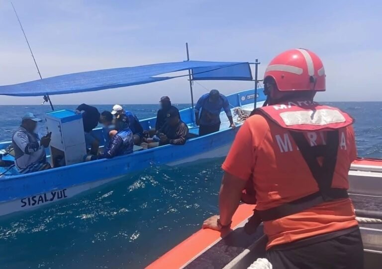 Marina responde a dos emergencias en altamar y pone a salvo a siete personas frente a costas de Yucatán