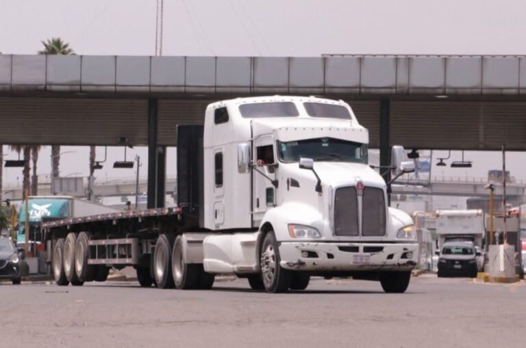 Gobierno federal lanza plan para renovar unidades de transporte de carga y pasajeros