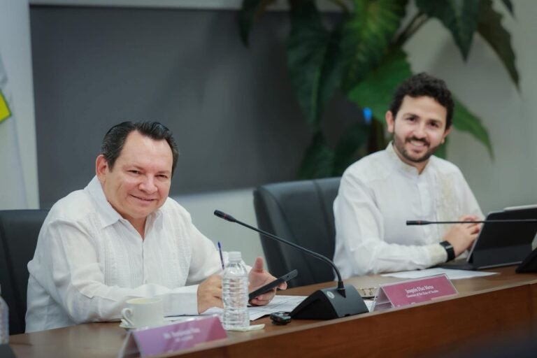 Impulsan el autoempleo en Yucatán: artesano zapatero cuadruplica su producción con apoyo estatal