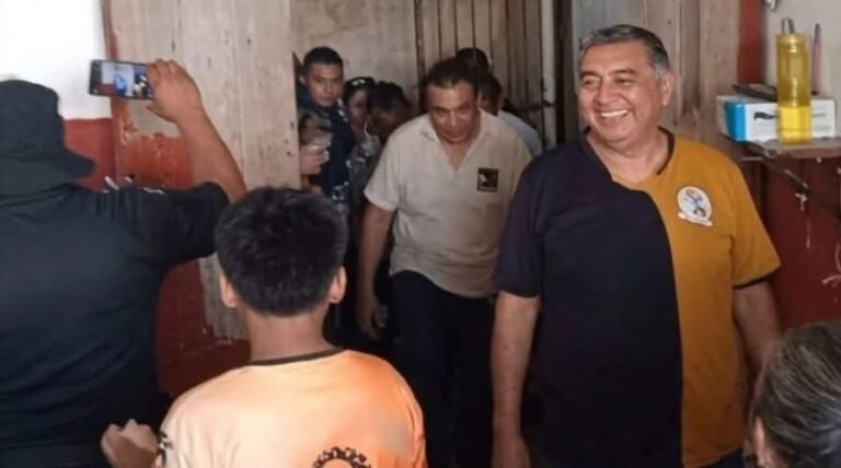 Tras diálogo con autoridades, liberan a docentes retenidos en Tesoco por caso de presunto abuso sexual