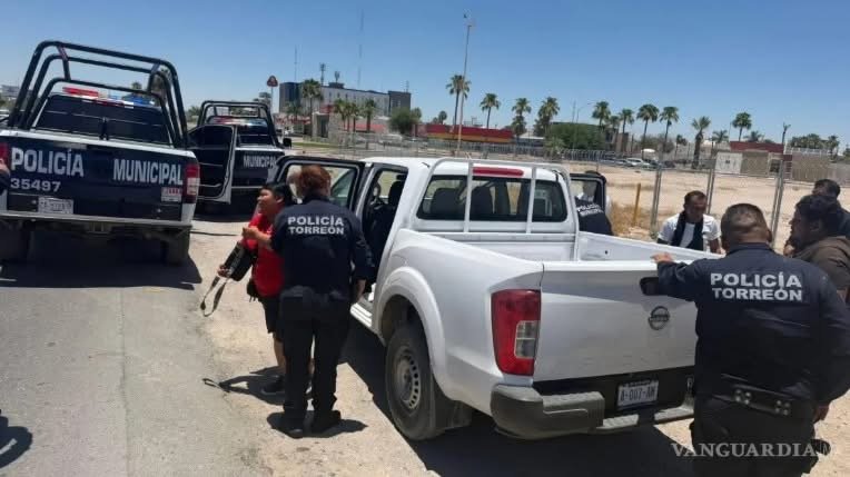 Investigan presunto uso de vehículo oficial de Conagua para transportar propaganda política en Torreón