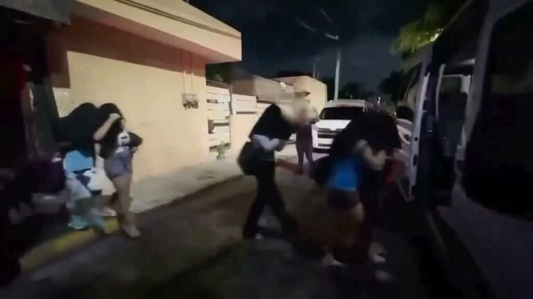 Operativo en bar nocturno libera a 17 presuntas víctimas de explotación