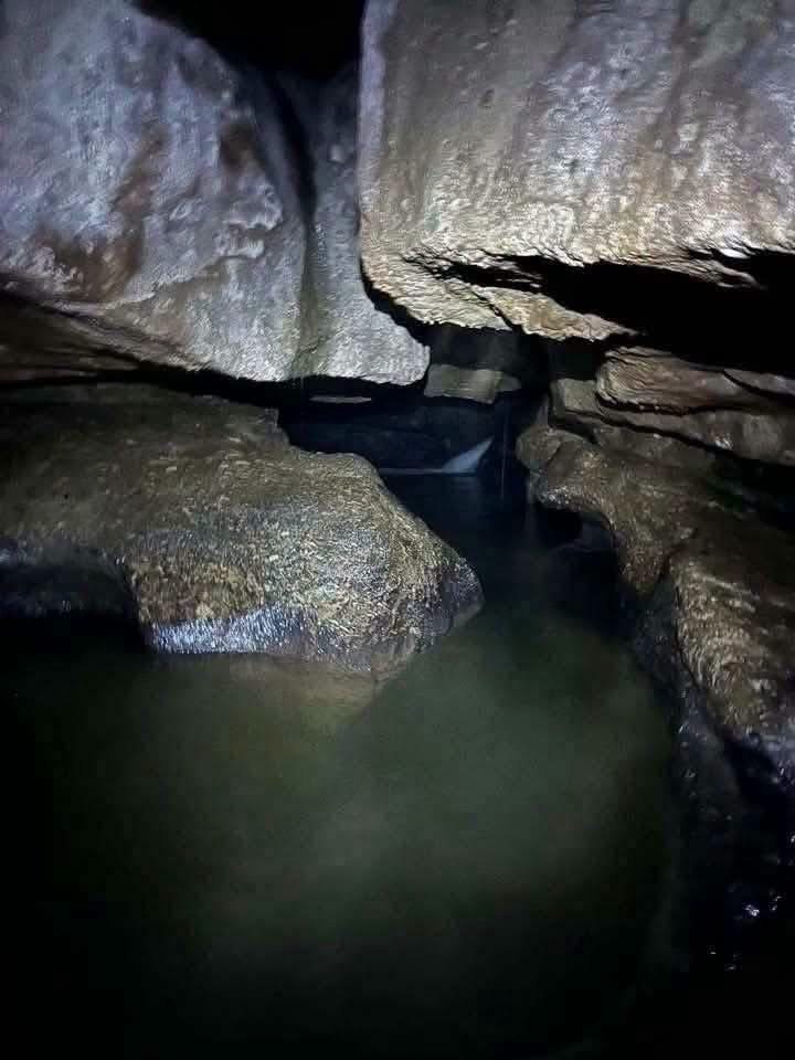 Crecida repentina del agua deja a una familia atrapada en una gruta de Puebla; continúa operativo de rescate