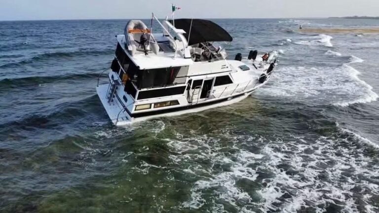 Yate encalla en arrecifes de Mahahual y enciende alertas por posible daño al coral
